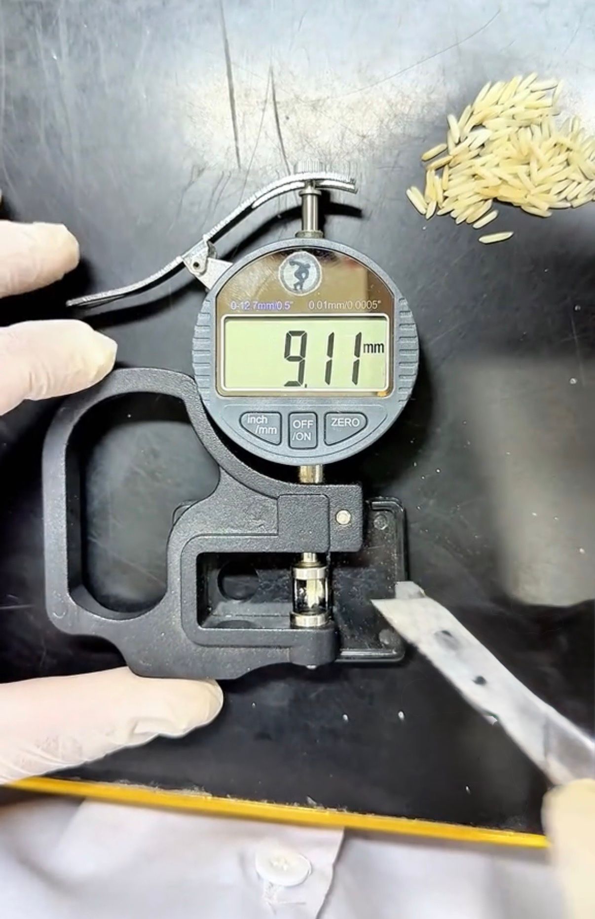Digital gauge measuring at 9.11mm